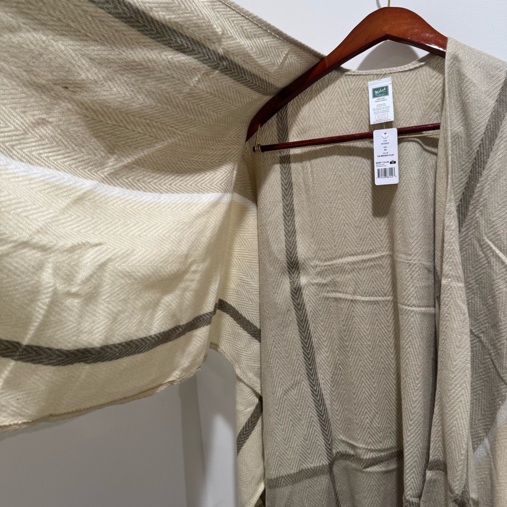 Woolrich Tan Miranda Plaid Ruana Wrap Shawl – One Size – NWT - Picture 3 of 6